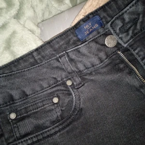 NLY-Jeans strl eu38 - Använda men inte närheten till slitna.