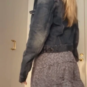 Jeansjacka  - Jeansjacka    Ps säljer ut massa plagg billigt, köper du 5 st eller fler får du 15% på allt 