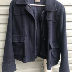 Kappa från Hunky Dory - 75 % ull, i storlek medium. Är i fint skick! Skickas eller hämtas upp i Göteborg.