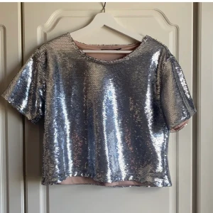 Paljett topp - Paljett topp ifrån bikbok. Strl M