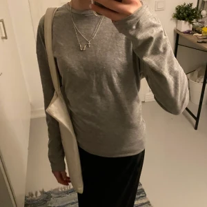 Grå långärmad tröja - Grå långärmad tröja! Använd några fåtal gånger. Från nakd ❣️ 