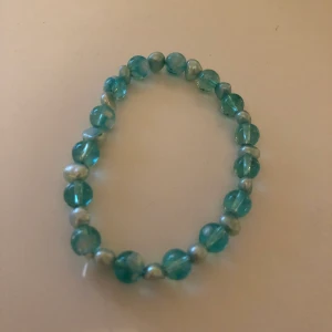 Armband  - Superfint handgjort armband! Frakt tillkommer på 14kr.