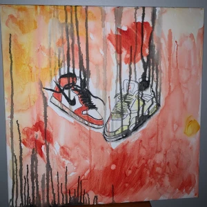 Sneakers handmålad akryl tavla - Som titeln, en handmålad tavla av mig med ett par Jordan 4 white cement och Jordan 1 Chicago. Målad i akryl, mått ca. 50x50cm