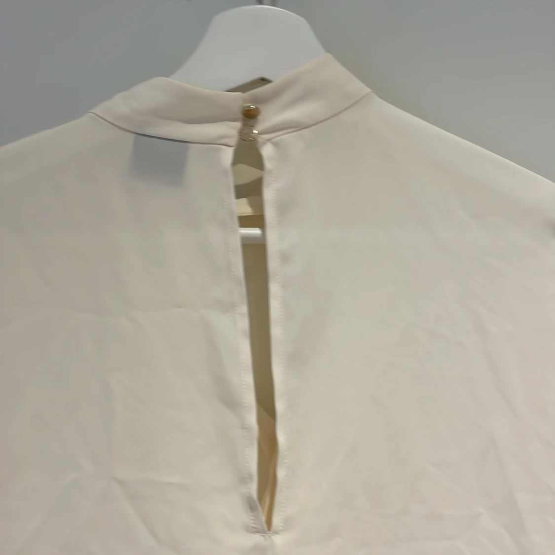 Vit blus storlek 36 - 90