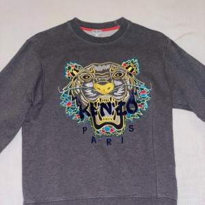 Kenzo tröja i bra skick 8/10, köpt på NK i Stockholm, säljs pga att den bara ligger i garderoben 
