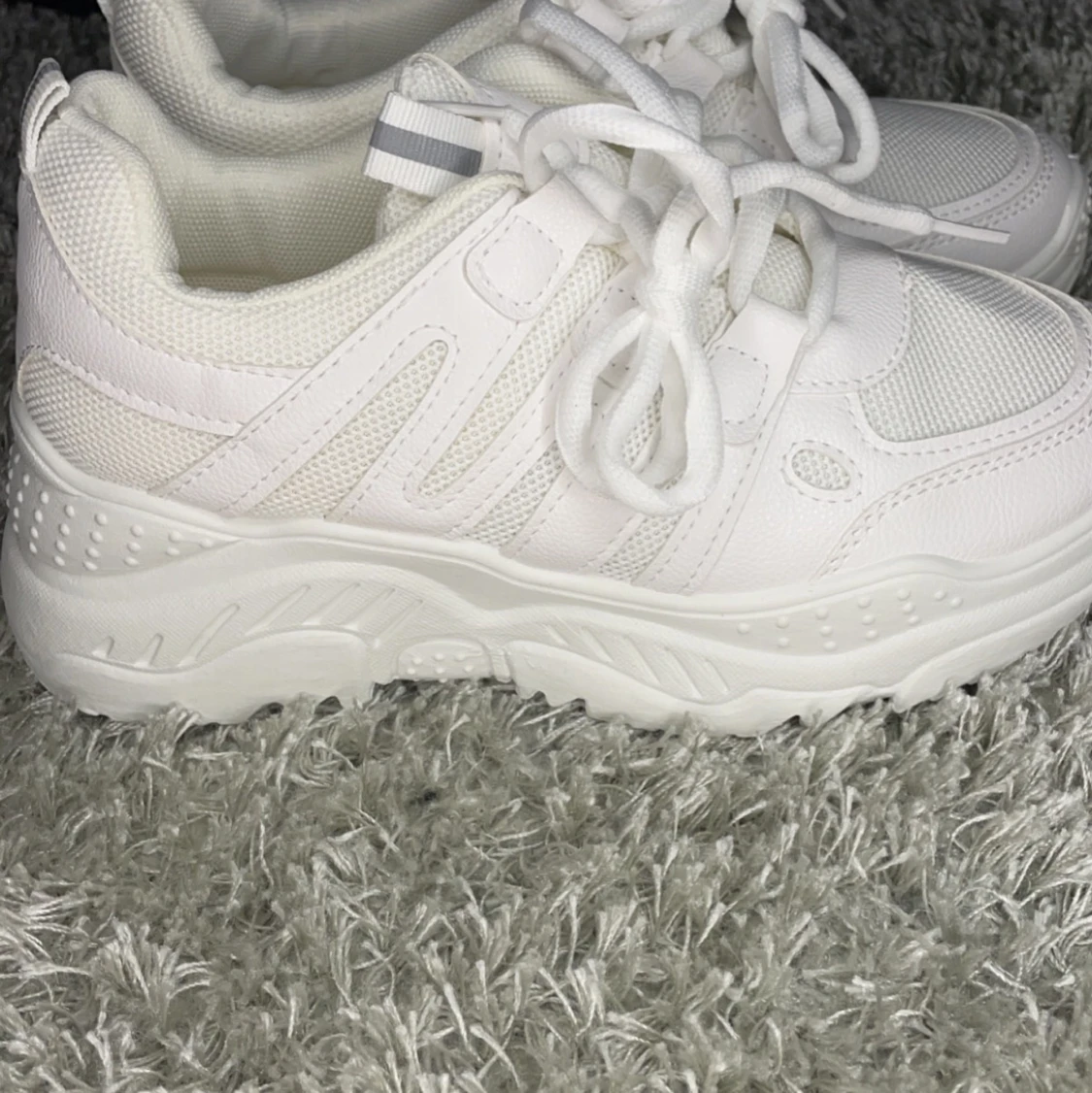 Vita höga skor helt nya - 90