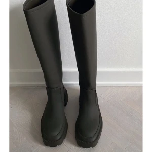 Boots!  - Säljer dessa snygga bootsen. Knappt använda och i jätte bra skick. 
