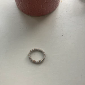 Kknekki - Jätte fin guld silvrig glittrig kindknota äkta och aldrig använd❤️