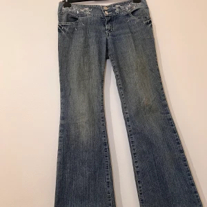 Low waist jeans - Sjukt snygga lågmidjade jeans som tyvärr är försmå för mig 
