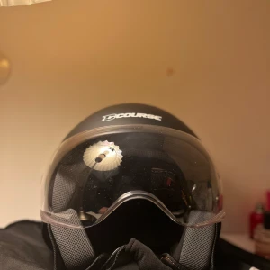 Moppe hjälm - En helt ny och oanvänd moped hjälm! Har super bra skick! Priset går även att diskuteras.