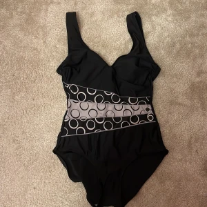 Baddräkt  - Knappt använd baddräkt. Jättefint skick