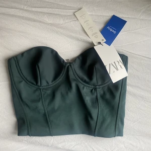 Korsett - Säljer denna gröna helt nya korsett från zara