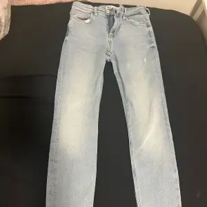 Säljer dessa fina jeans från zara skriv för fler bilder❤️