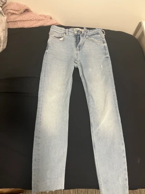 Zara jeans - Säljer dessa fina jeans från zara skriv för fler bilder❤️