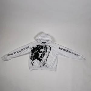 Hoodie - Hoodie från världens bästa Noon goons, älskar den massor men använder inte vitt tydligen 