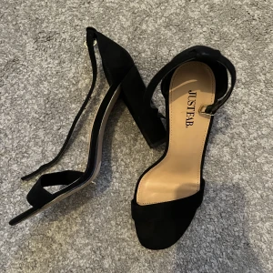 Klackskor - Klackskor använda 1 gång!!  Köpta från JUSTFAB 💘💘💘 Pris kan diskuteras 😊