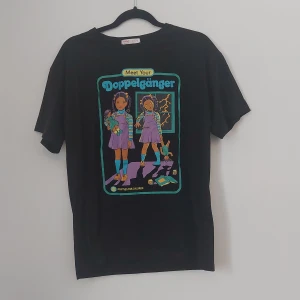 Doppelgänger tshirt  - Endast använd ett fåtal gånger 