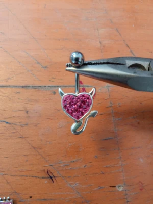 Skitsnygga navelpiercings - Helt oanvända då jag inte har navelpiercing själv, dom e skitsnygga i äkta silver