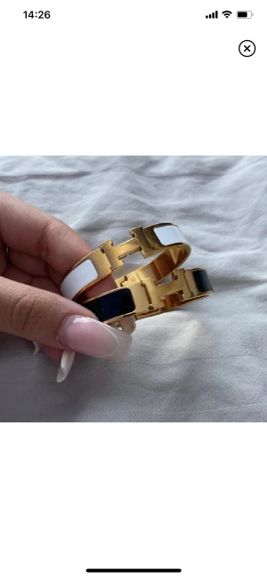 Hermesarmband - INTE ÄKTA!!! Knappt använda inga skador