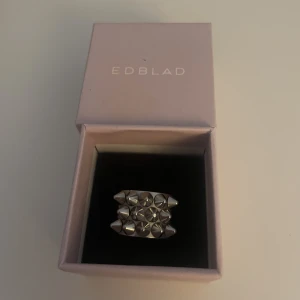 Edblad ring - intressekoll💘funderar att sälja den då jag inte använder den längre💙 kom med prisförslag om du är intresserad!!!