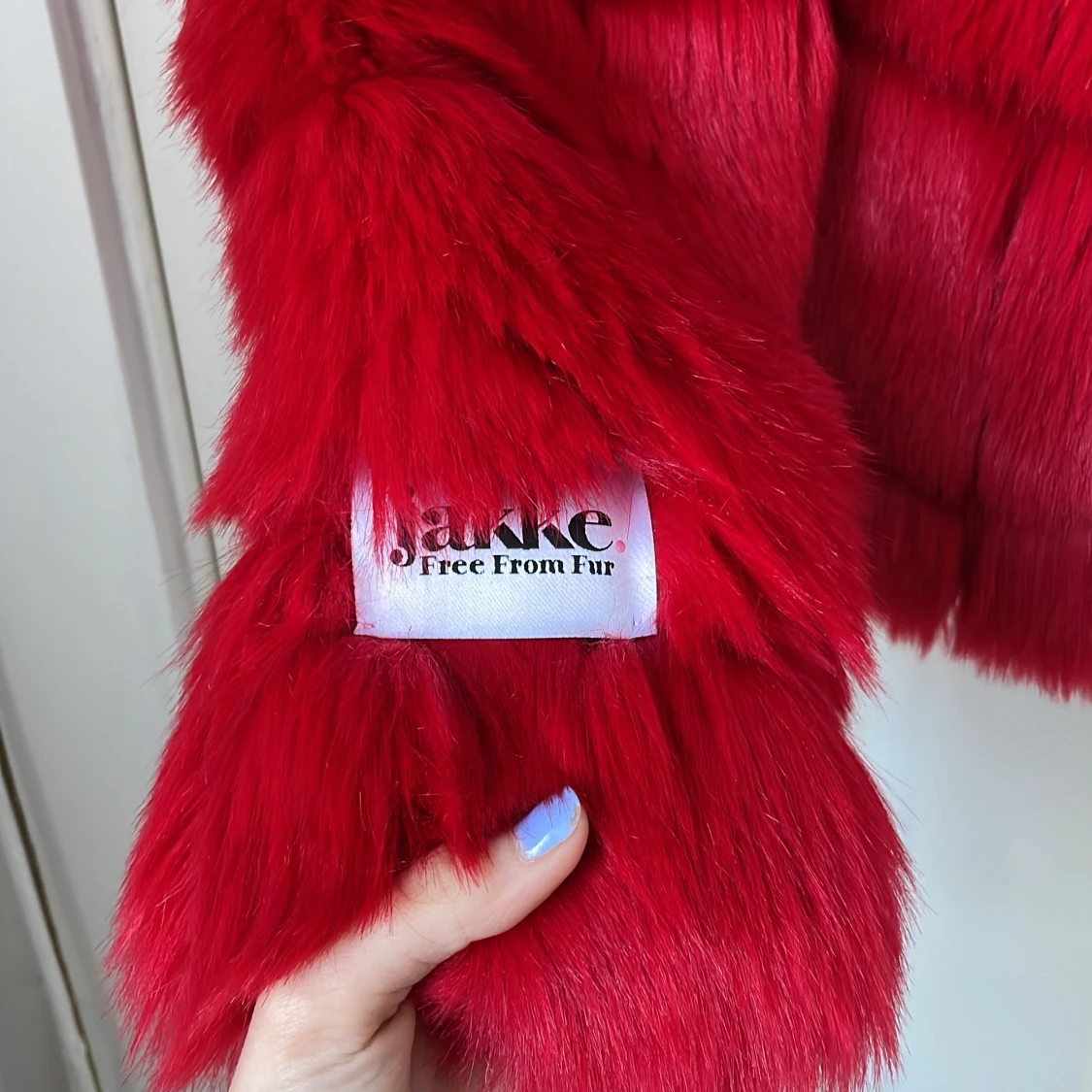 Röd jacka i fuskpäls - Jakke - 90