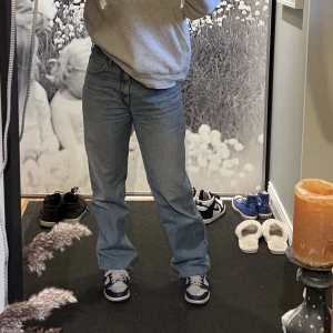 Nike dunk low EMB - Nike dunk low EMB. NBA 75th Anniversary Brooklyn Nets. Använda fåtal gånger i väldigt bra skick. 9/10. Öppen för diskussion och fler bilder