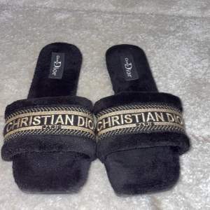 Christian Dior sandaler storlek 37 (inte äkta) 