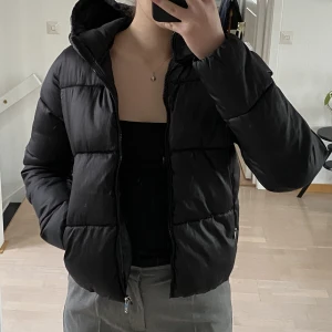 puffer jacka dunjacka - storlek M sitter som S