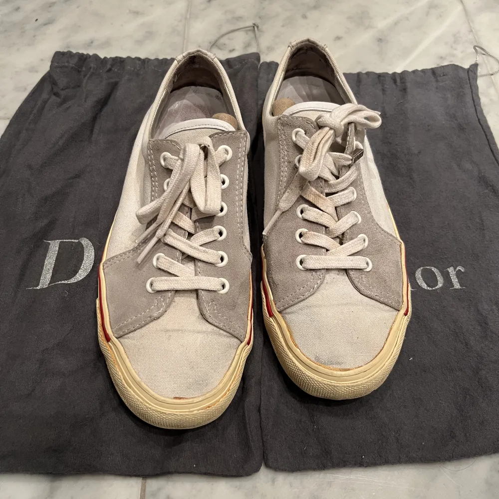 Dior Homme Hedi Slimane Sneakers  Size 40,5 (7,5) Condition: 5/10 Been sitting in a box for years Sole yellowing Could definitely use a wash. Skor.