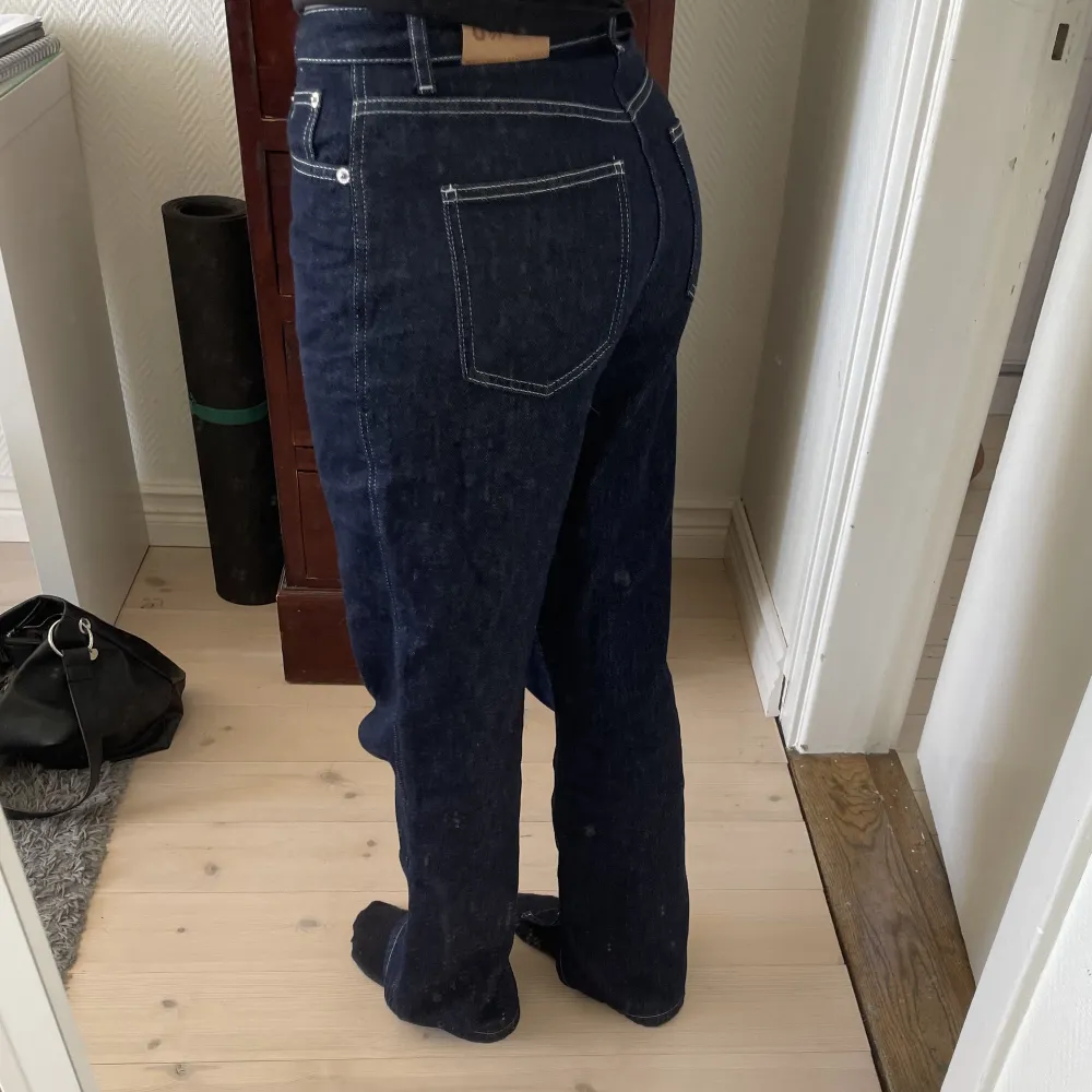 Superfina jeans från NA-KD✨ använda två gånger och jättebra skick, köparen står för frakten💗. Jeans & Byxor.