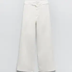 Vita marine straight jeans från zara😄 använd två gånger och i gott skick ❤️nypris 399 kr