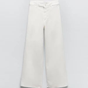 Zara Jeans  - Vita marine straight jeans från zara😄 använd två gånger och i gott skick ❤️nypris 399 kr