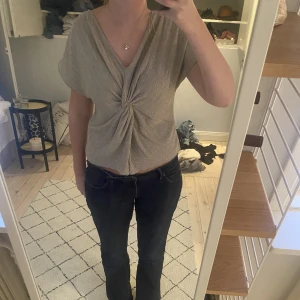 Topp från zara - Snygg topp från zara ,bra skick 