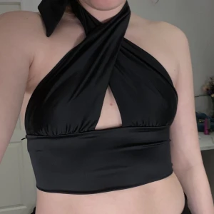 Svart topp - En svart söt top från Gina, använd 1 gång ❤️