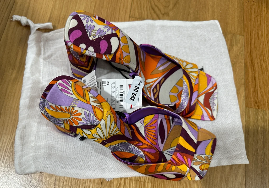 high heeled sandals with pattern - 90