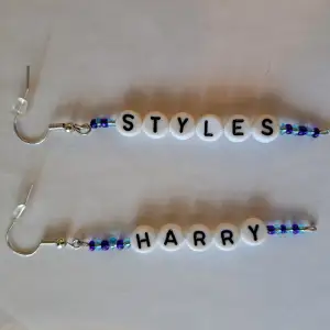 Säljer dessa fina harry styles örhängen som jag har gjort själv!😍 hör av dig vid fler frågor!!