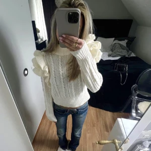 Stickad tröja👌🏽👌🏽 - Super söt stickad tröja ifrån Gina tricot som jag köpte för ca 2 år sedan. Ca 550kr nypris 🙏🏼 (lånade bilder)