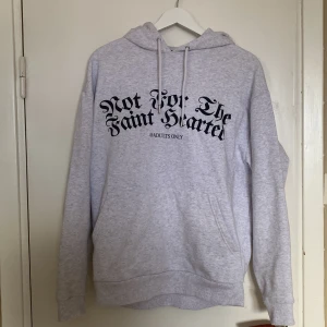 Oversized grå hoodie - Grå oversized hoodie från asos. Nyskick.