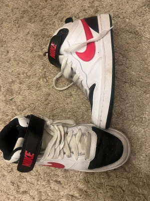 Nike skor storlek 37 - Säljer mina Nike skor knappt använd då dem var lite små för mig, köpta på zalando 