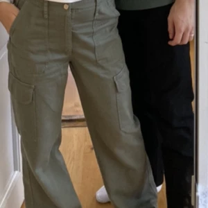 Cargopants - Perfekta Cargopants i grönt från zara. Använda få gånger 💚