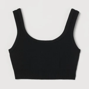 Topp  - Svart topp från HM! Den är helt oanvänd så den är i nyskick⚡️ 