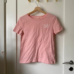 Vans T-shirt  - Vans t shirt. Använd men i fint skick!