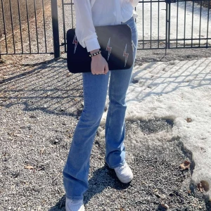 Bootcut jeans - Högmidjade blåa bootcut jeans!