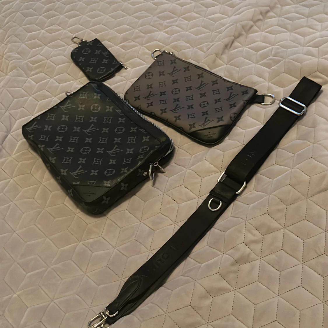 Lv trio Messenger bag  - 90