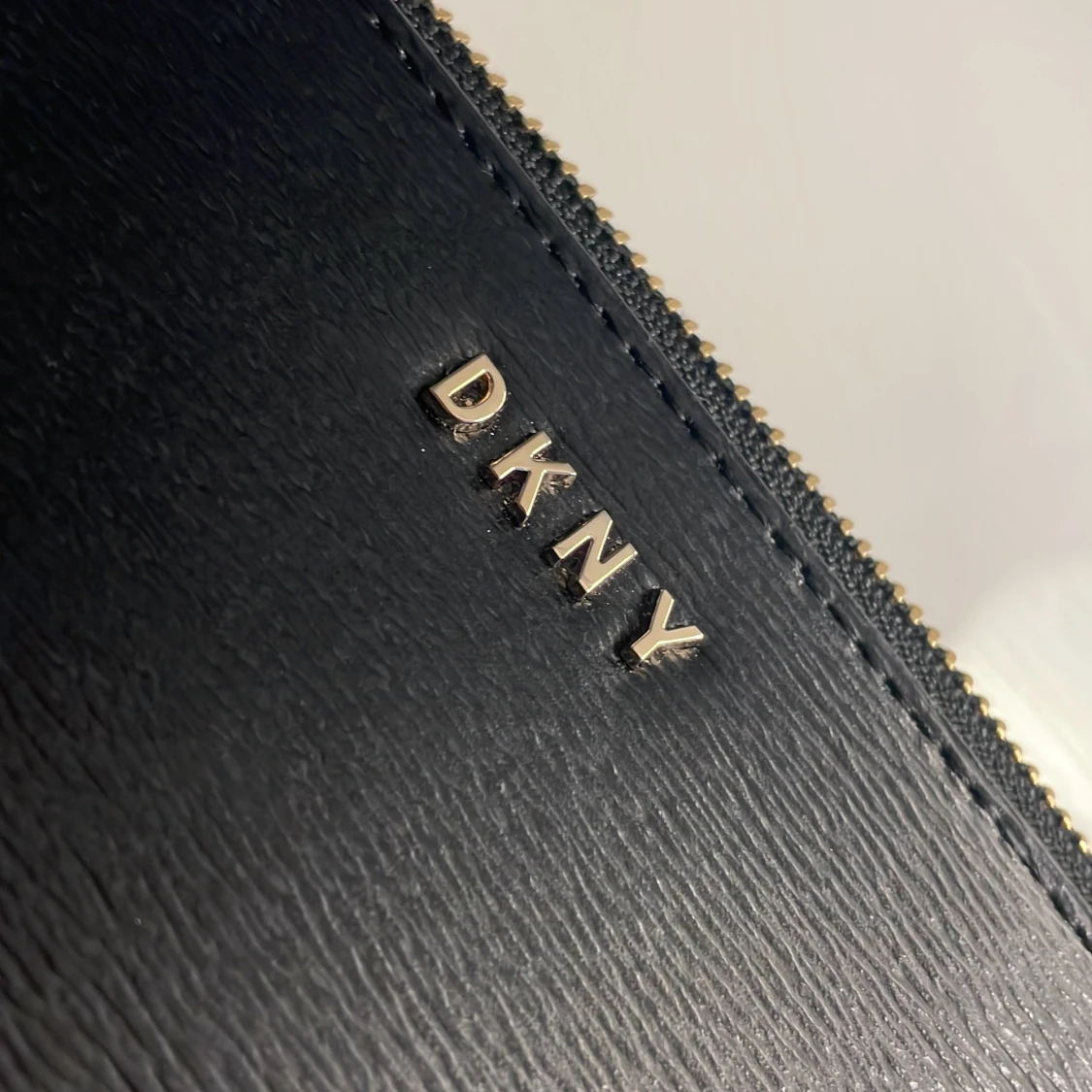 DKNY Pouch - 90