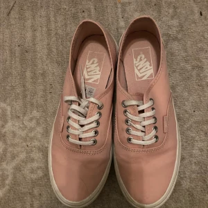 VANS - Storlek 36 - Fina rosa vans skor som jag tyvärr knappt använt 