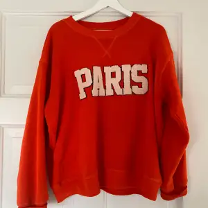 Orange sweater från hm med Paristryck!