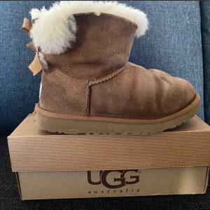 Bruna Ugg stlk 33 - Fint skick 
