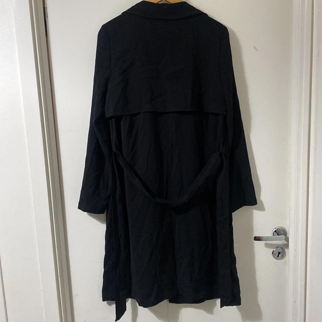 Svart Trenchcoat - 90