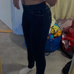 Levi’s - Jag köpte den på Jul, det är för stor och har använt max en/två gånger. Passa perfekt på hösten 🍂Kontakta mig gärna om priset och flera bilderna 💕